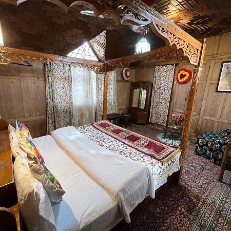 Young Shahzada Group Of Houseboats Srīnagar Екстериор снимка