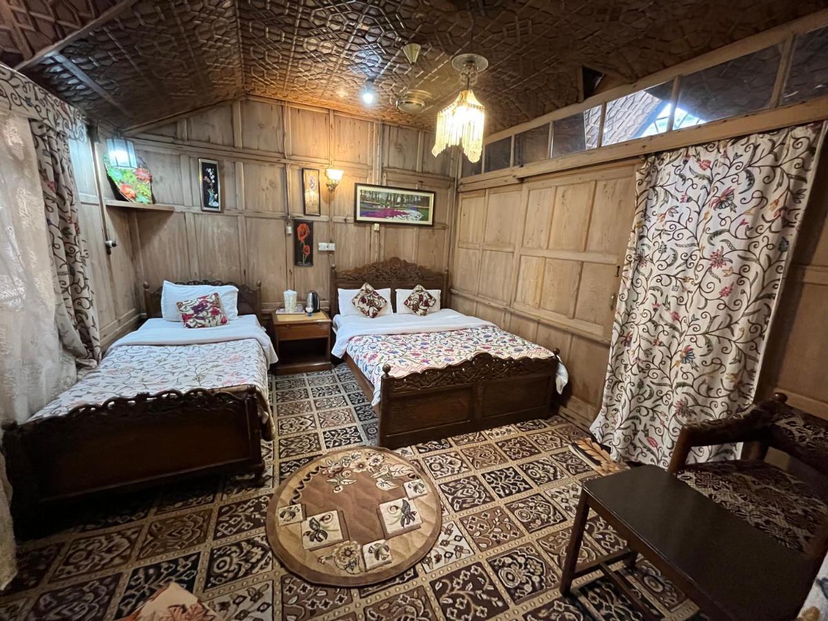 Young Shahzada Group Of Houseboats Srīnagar Екстериор снимка