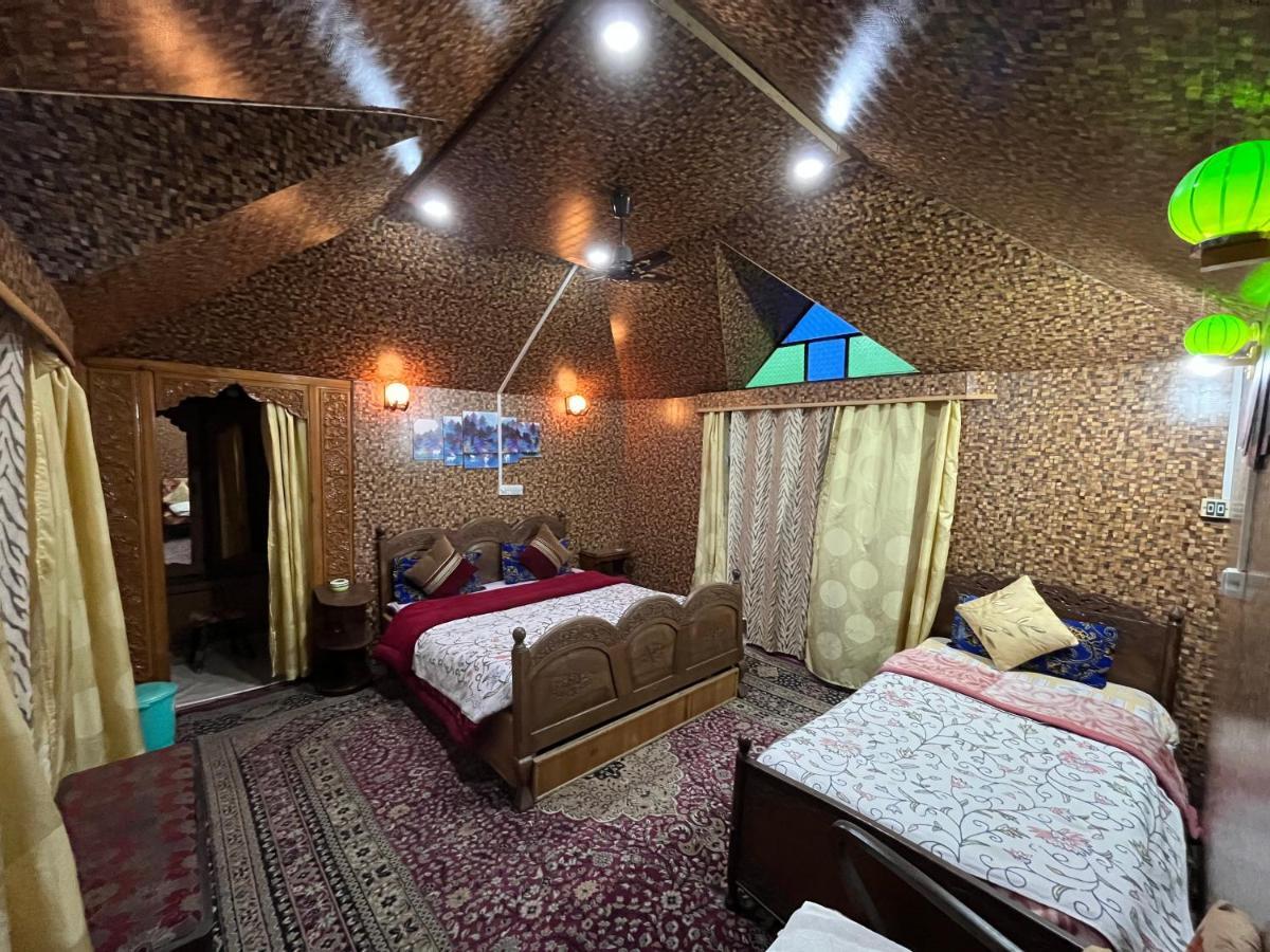 Young Shahzada Group Of Houseboats Srīnagar Екстериор снимка
