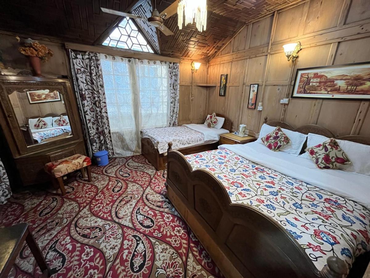 Young Shahzada Group Of Houseboats Srīnagar Екстериор снимка