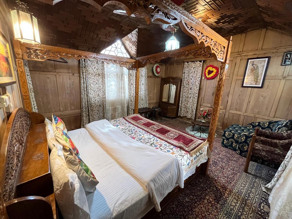 Young Shahzada Group Of Houseboats Srīnagar Екстериор снимка